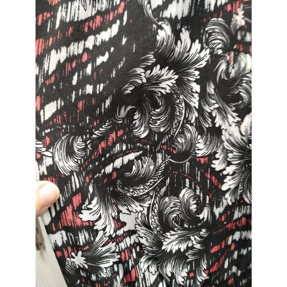 Cocomo Women's Size 2X Black Red Leaf Baroque Scrollwork Short Sleeve Blouse - Picture 2 of 5